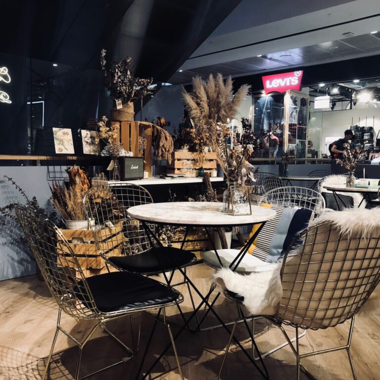 AF1QipM tMsPS8yFU0 pvyyQp2GUBR4H0WgNbNN3sZ3a s1536 768x768